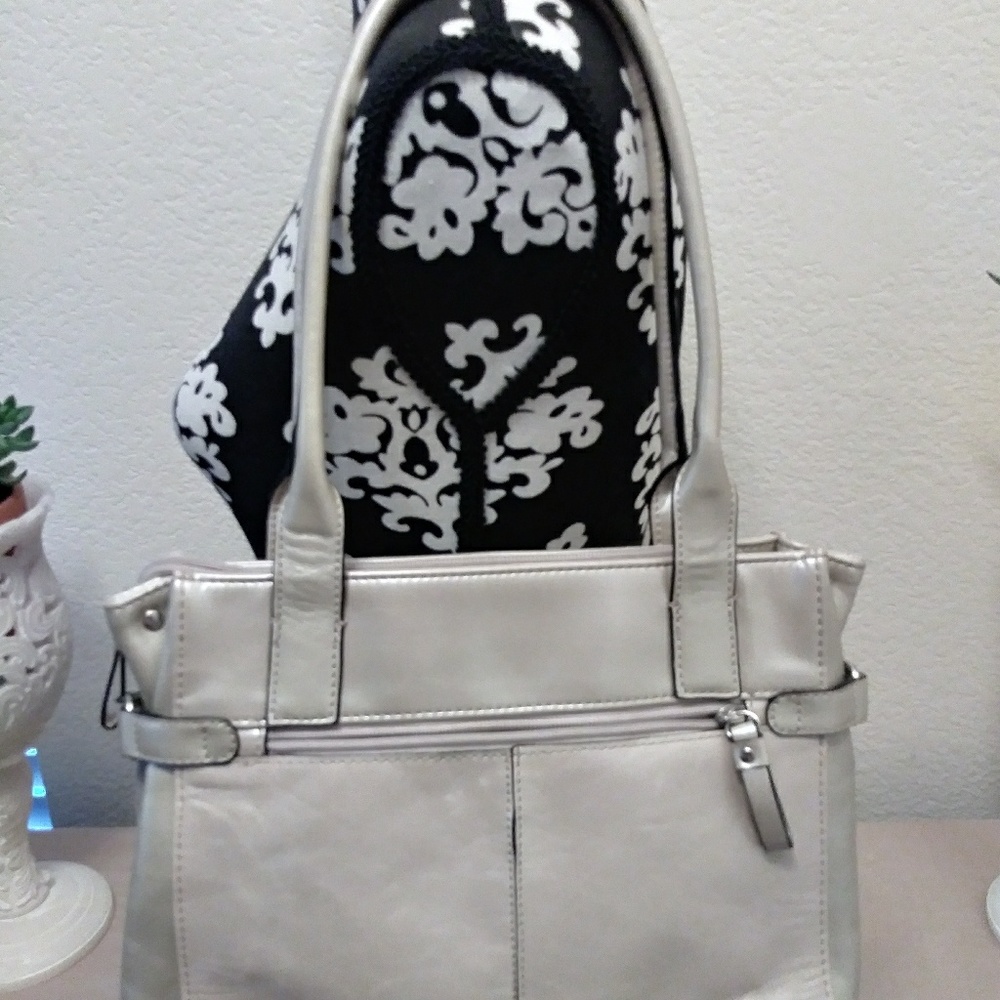 GIANI BERNINI Silver Shoulder Bag - Picture 3 of 4